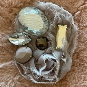 Tasha clip / pin NWT